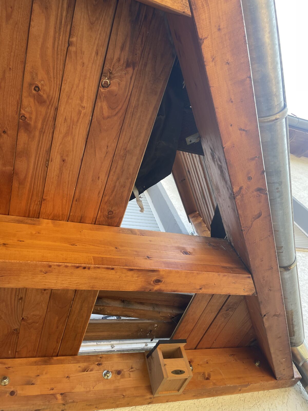 Reparatur der Dachschalung im Gange